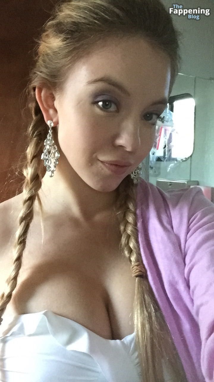 Sydney Sweeney Nude & Sexy Leaked The Fappening (21 Photos + Videos)