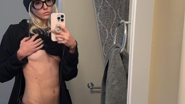 Taylor Momsen Nude (1 Photo)