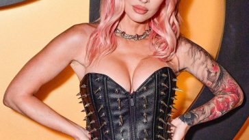 Megan Fox Displays Her Sexy Boobs at The One Party in Las Vegas (16 Photos)