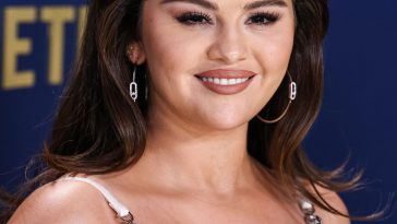 Selena Gomez Displays Her Curvy Figure at the SAG Awards (159 Photos)